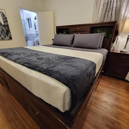 Perfectly Located Pico Robertson Ground Floor 3 Bedroom Apartment Walk To Restaurants Wifi Tv Game Console Parking 5 Minutes To Rodeo Drive